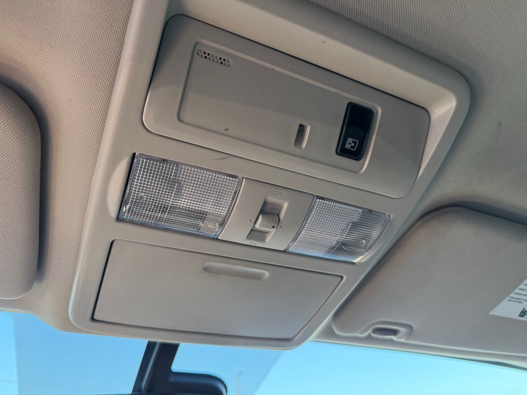 2017 Nissan Titan Image 35