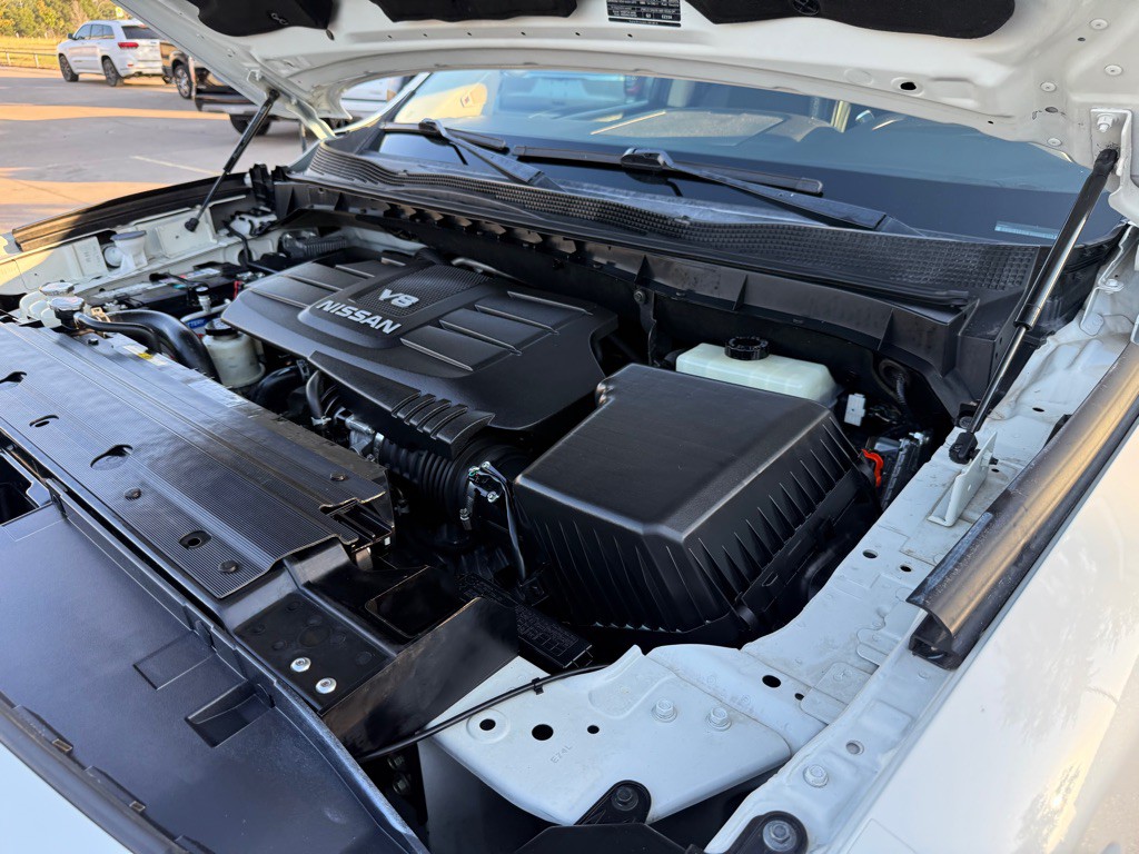 2017 Nissan Titan Image 38