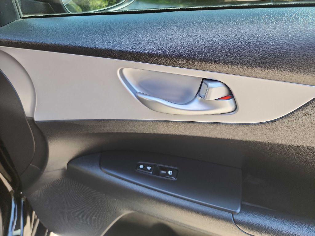 2024 Kia Forte Image 32