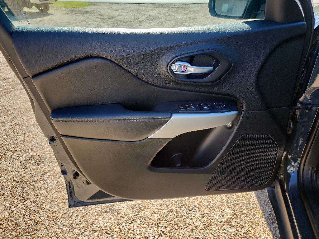 2018 Jeep Cherokee Image 12