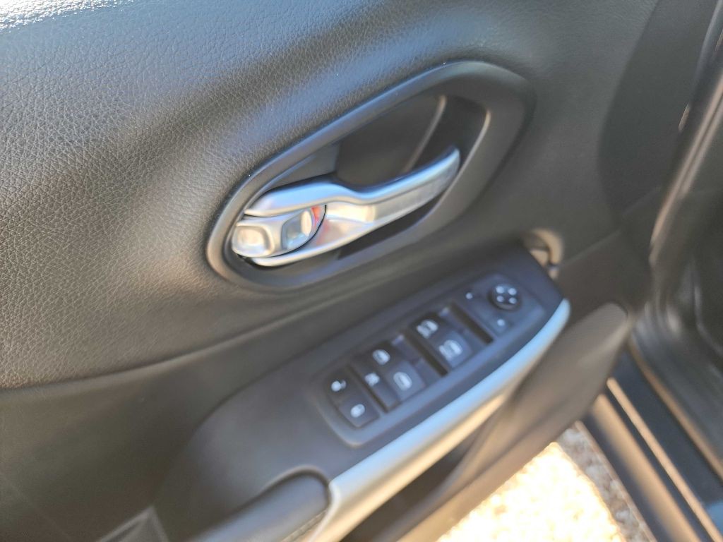 2018 Jeep Cherokee Image 15