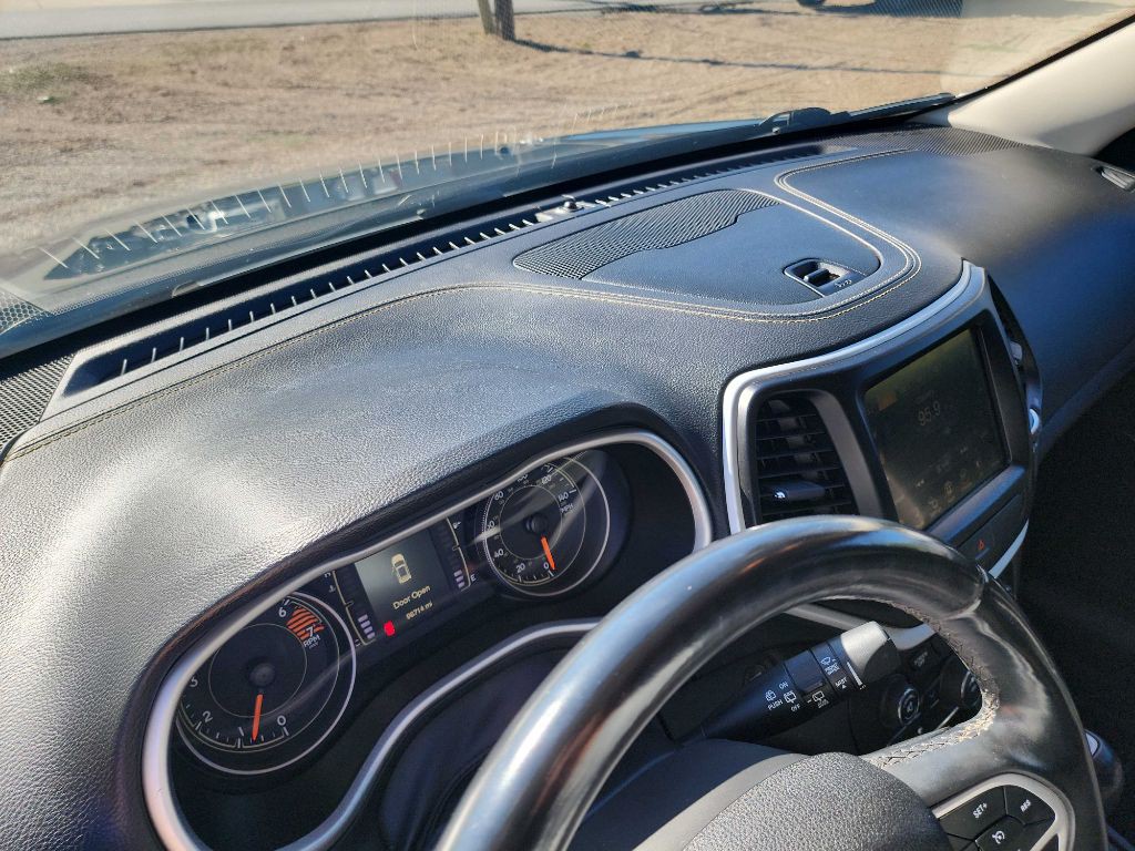 2018 Jeep Cherokee Image 17