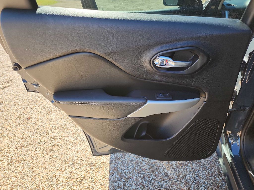 2018 Jeep Cherokee Image 24