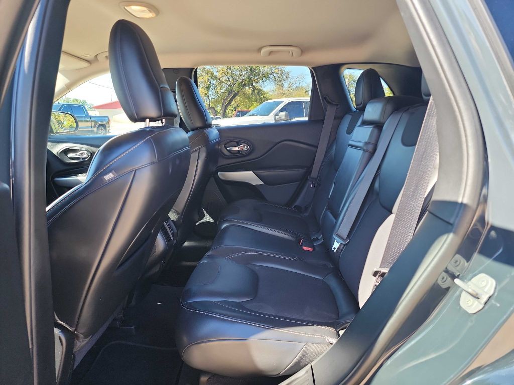 2018 Jeep Cherokee Image 25