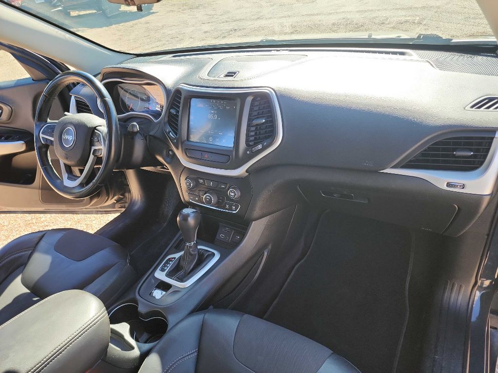 2018 Jeep Cherokee Image 32