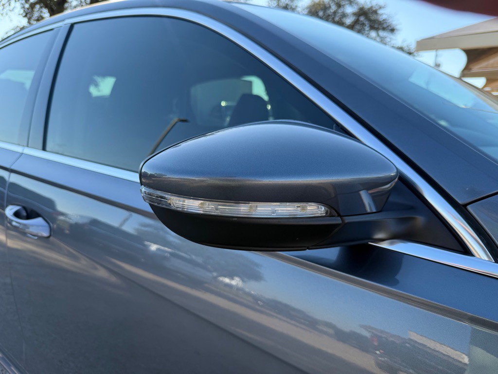 2021 Volkswagen Passat Image 9