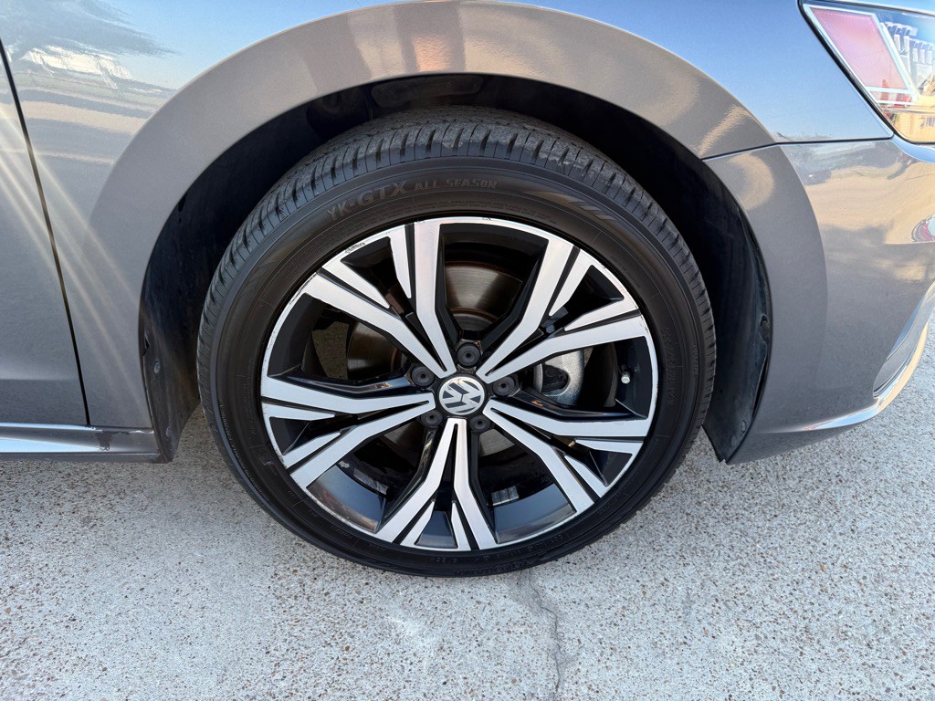 2021 Volkswagen Passat Image 11
