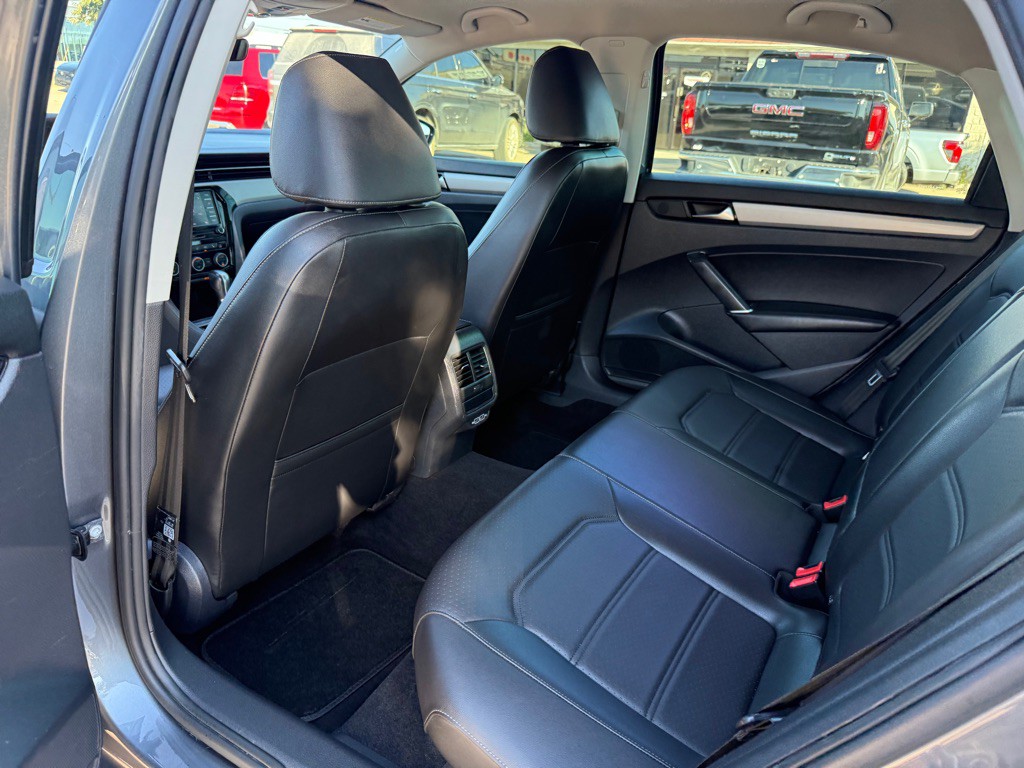 2021 Volkswagen Passat Image 13