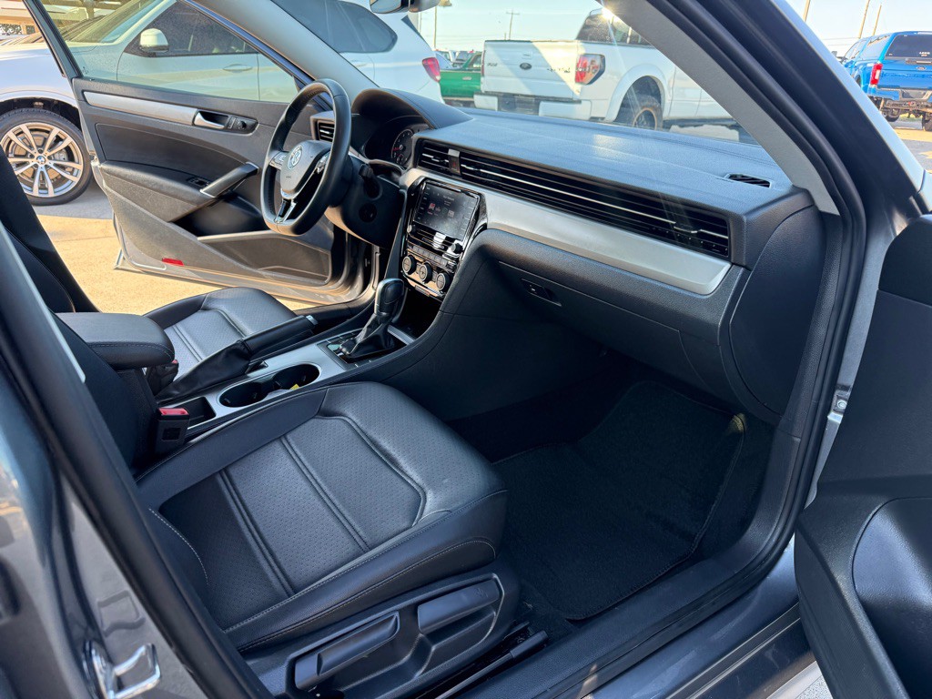 2021 Volkswagen Passat Image 14