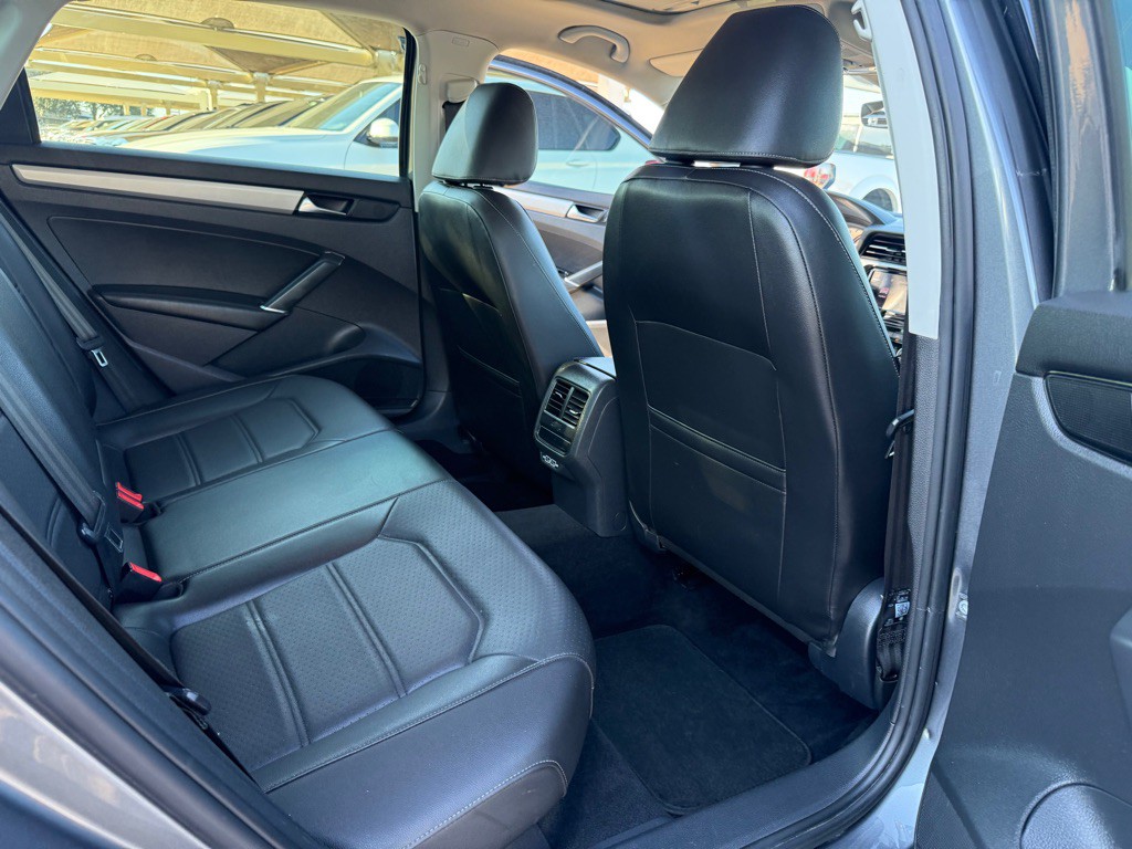 2021 Volkswagen Passat Image 15