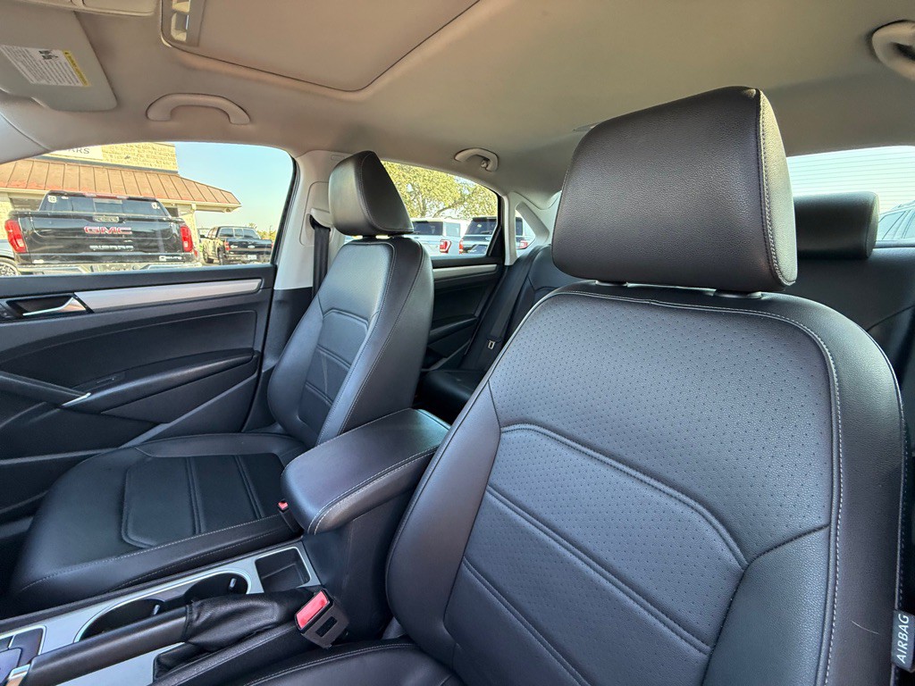 2021 Volkswagen Passat Image 16