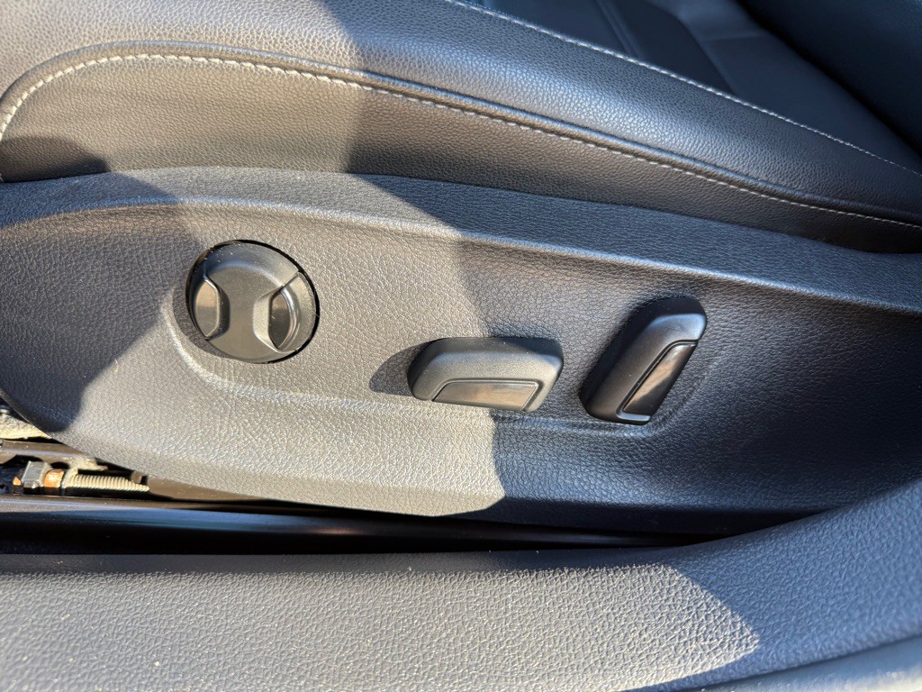 2021 Volkswagen Passat Image 17