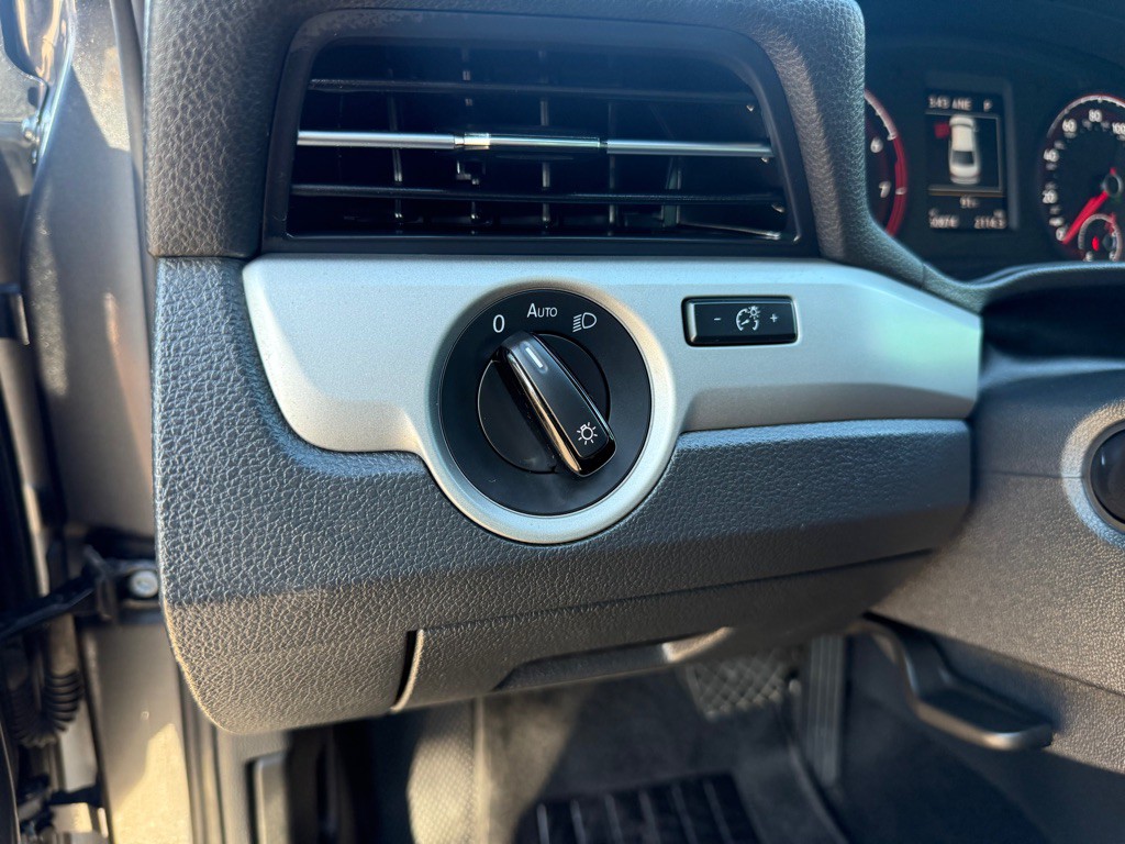 2021 Volkswagen Passat Image 18