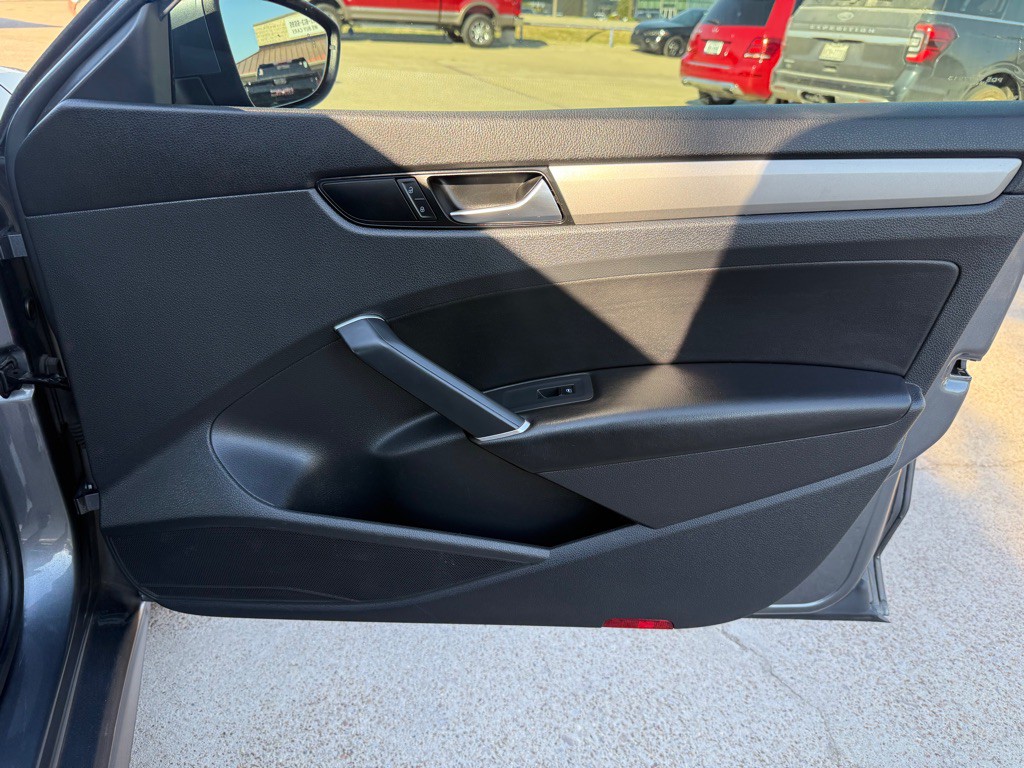 2021 Volkswagen Passat Image 23
