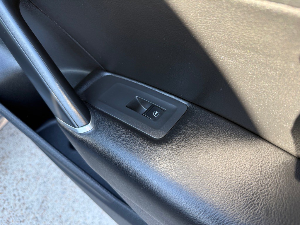 2021 Volkswagen Passat Image 24