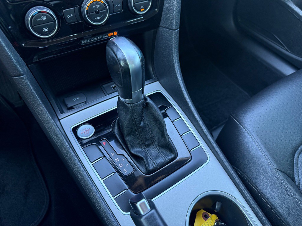 2021 Volkswagen Passat Image 25