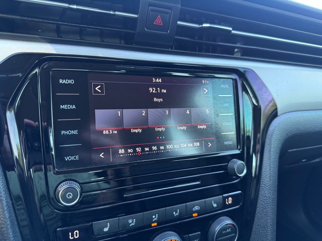 2021 Volkswagen Passat Image 27