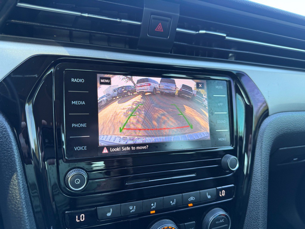 2021 Volkswagen Passat Image 28