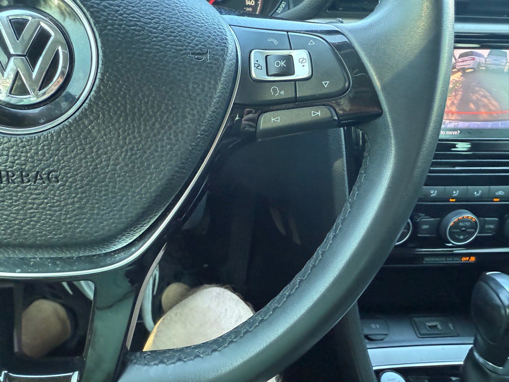 2021 Volkswagen Passat Image 32