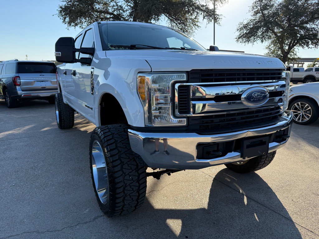 2017 Ford F-250 Image 1