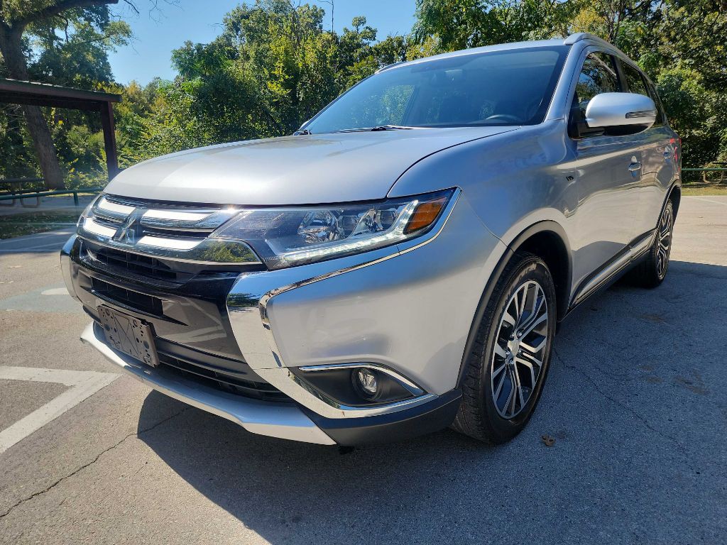 2017 Mitsubishi Outlander Image 3