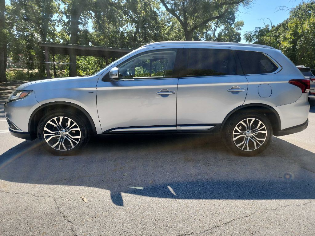 2017 Mitsubishi Outlander Image 4