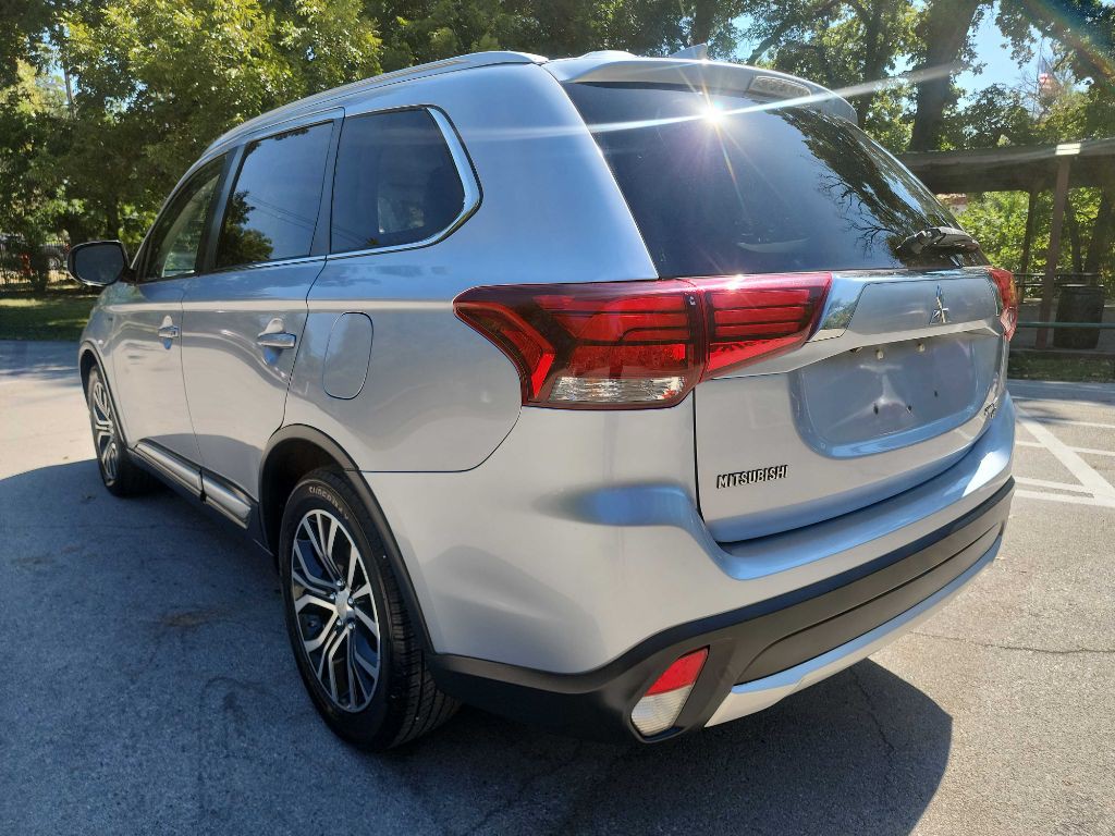 2017 Mitsubishi Outlander Image 5