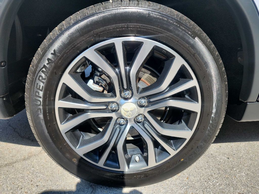 2017 Mitsubishi Outlander Image 12