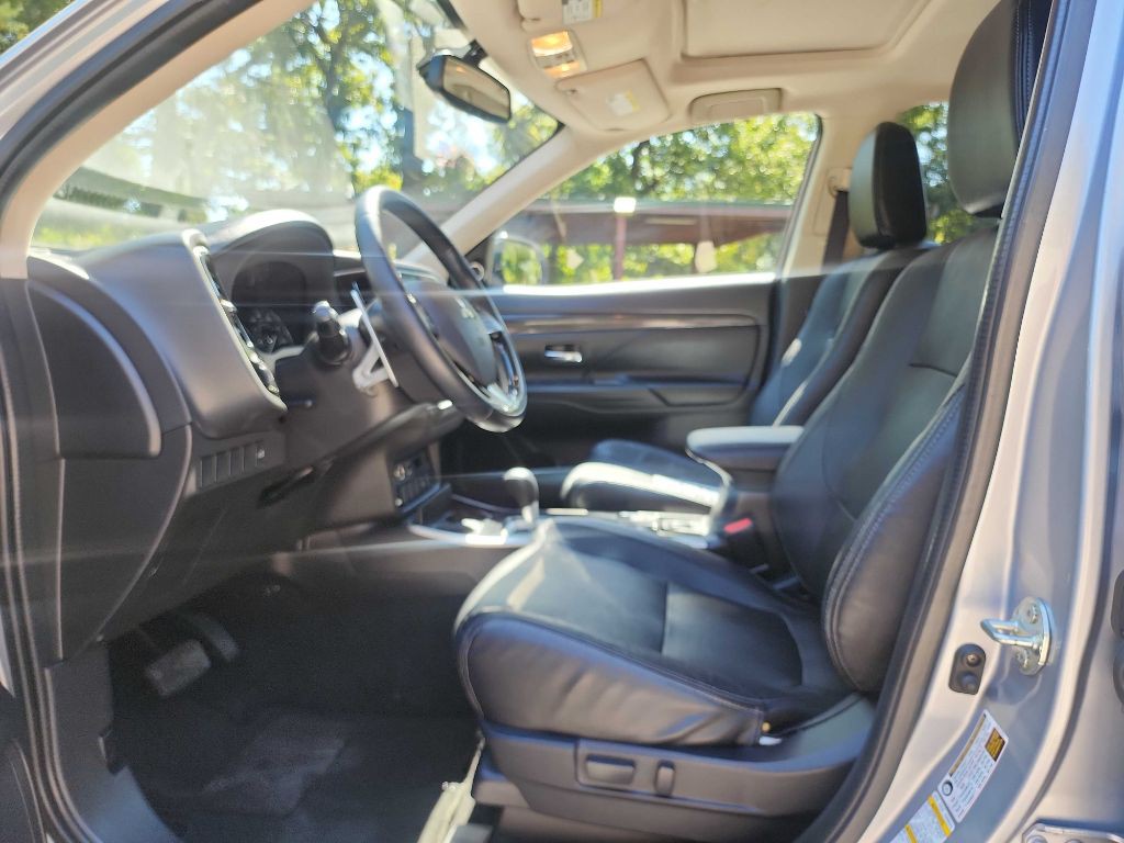 2017 Mitsubishi Outlander Image 18