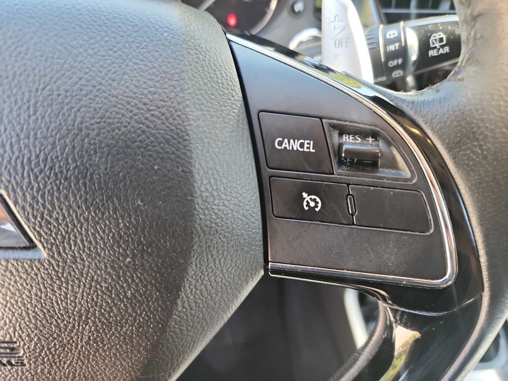 2017 Mitsubishi Outlander Image 24