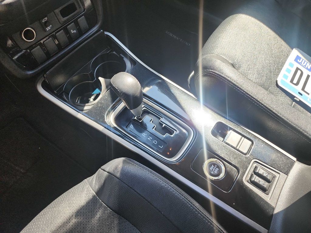 2017 Mitsubishi Outlander Image 26