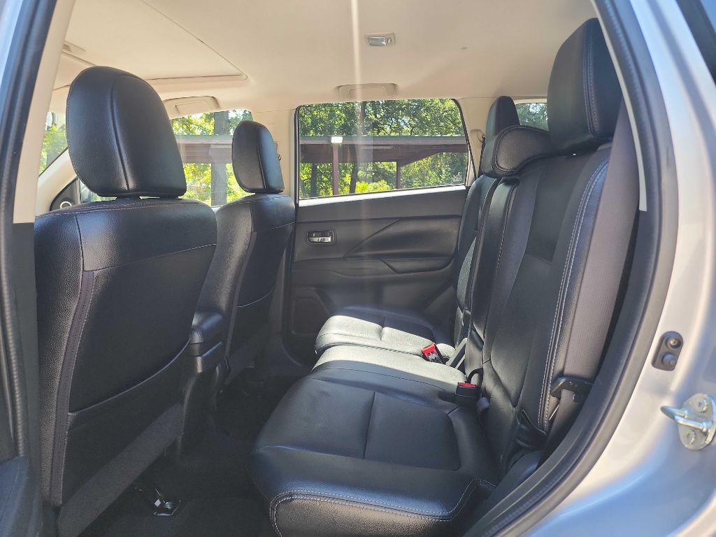 2017 Mitsubishi Outlander Image 27