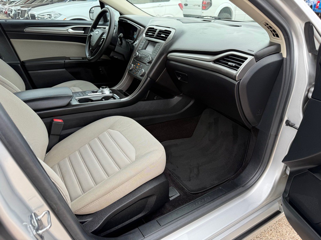2017 Ford Fusion Image 16