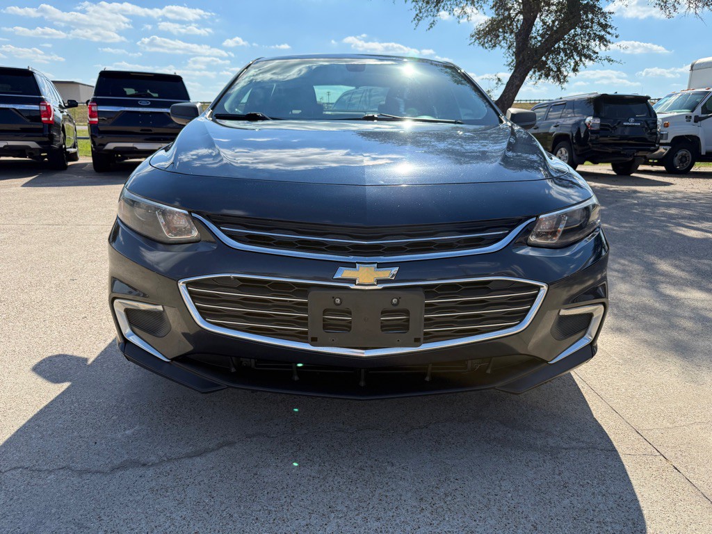 2018 Chevrolet Malibu Image 2