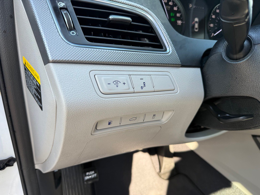 2017 Hyundai Sonata Image 18