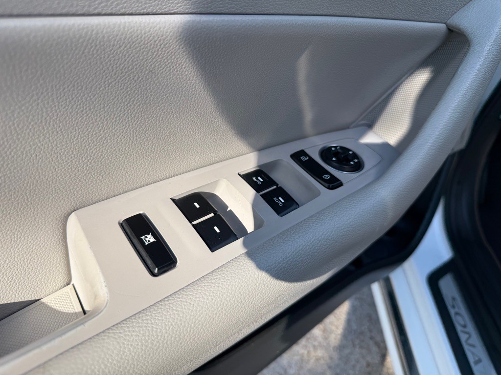 2017 Hyundai Sonata Image 19