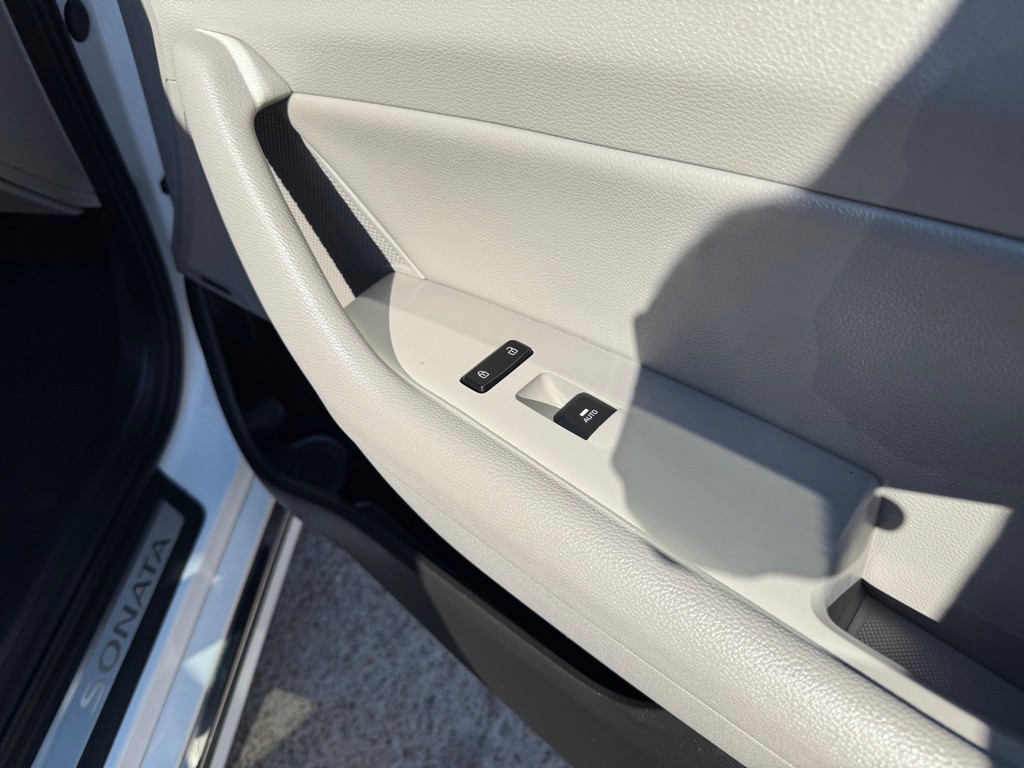 2017 Hyundai Sonata Image 24