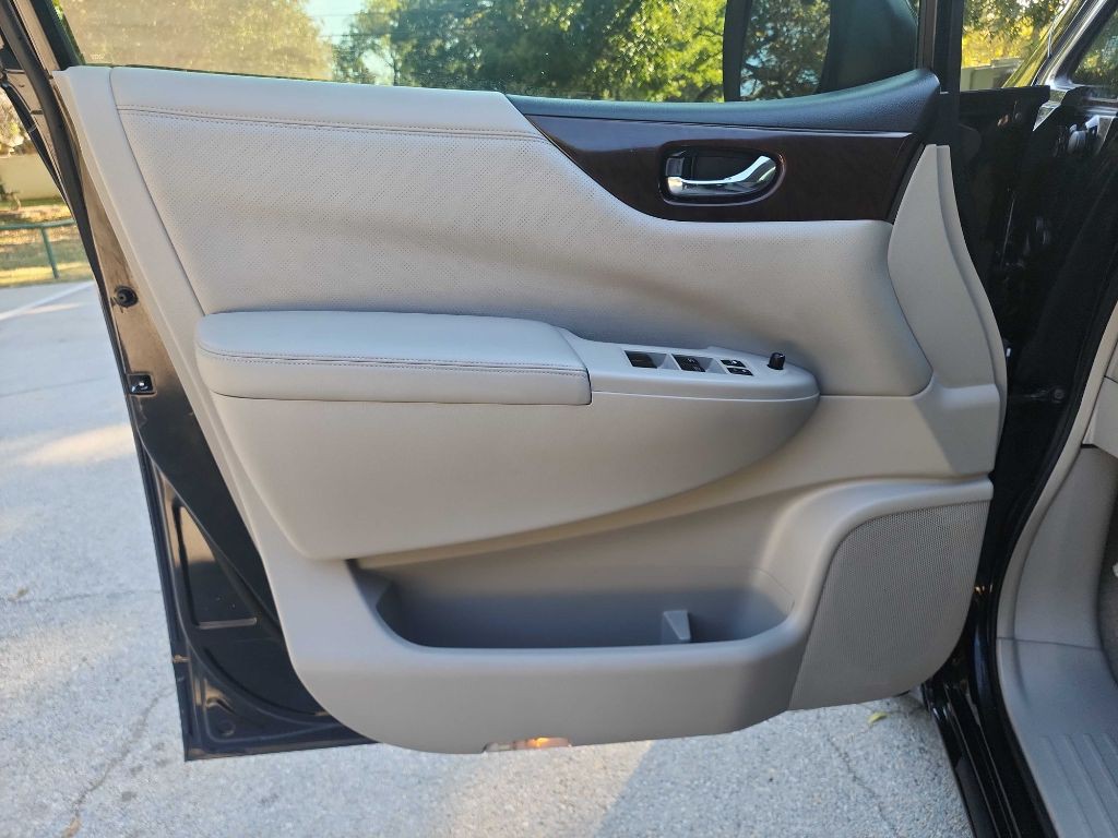 2014 Nissan Quest Image 12