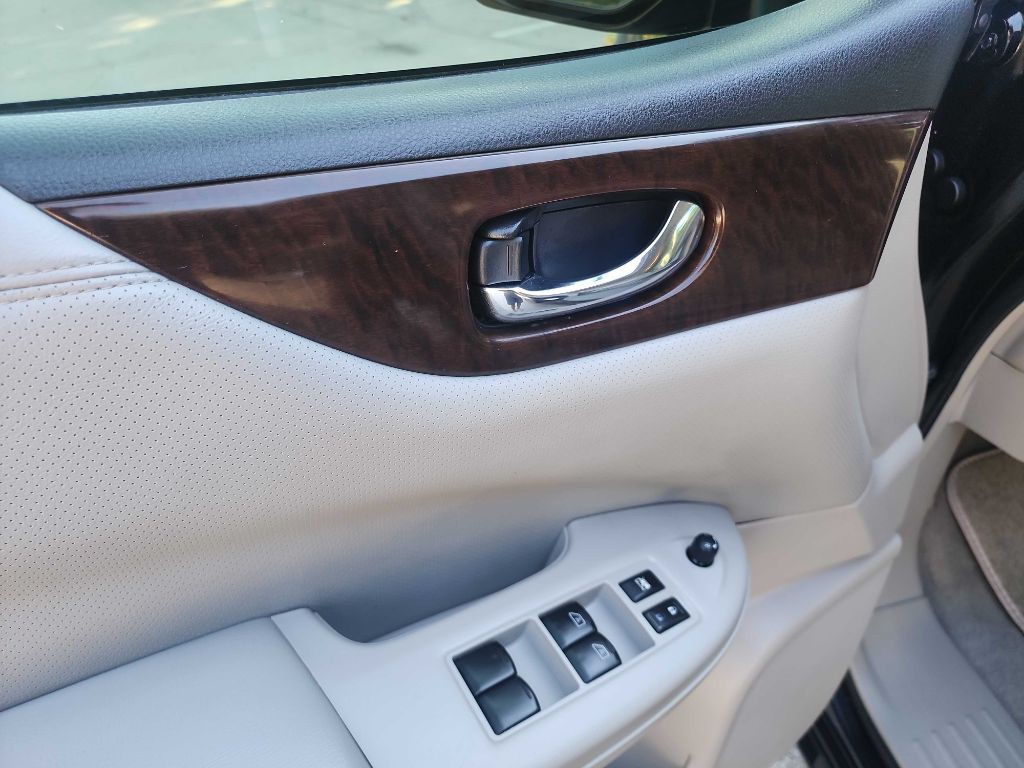 2014 Nissan Quest Image 13