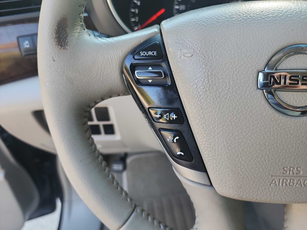 2014 Nissan Quest Image 16