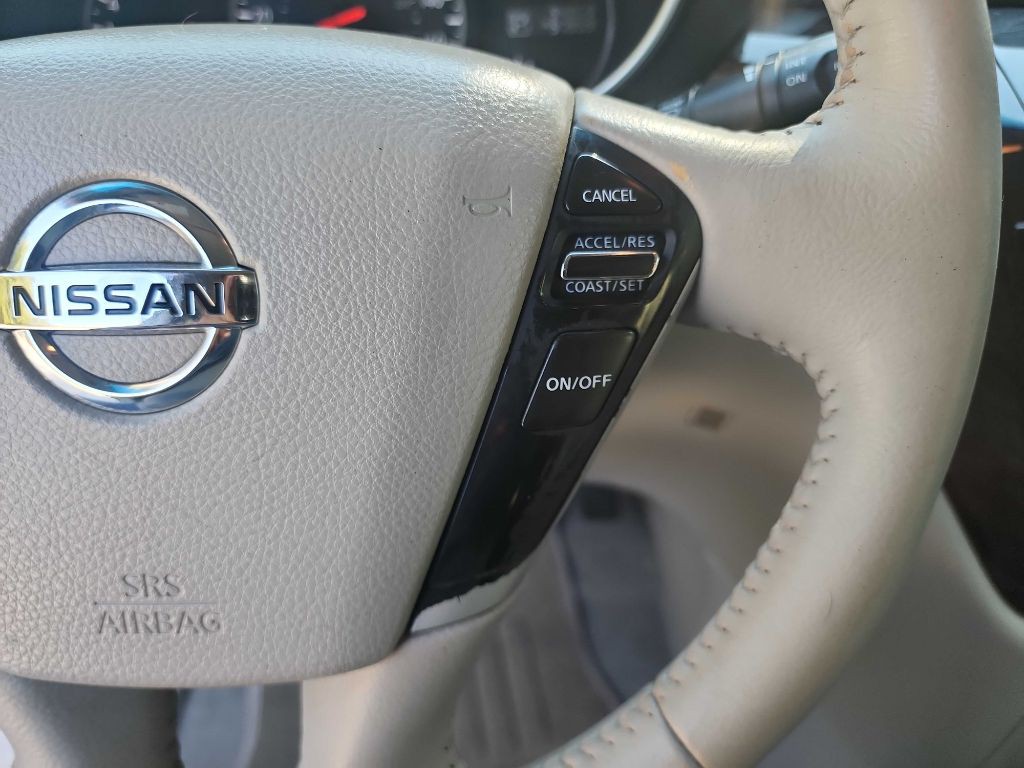 2014 Nissan Quest Image 17
