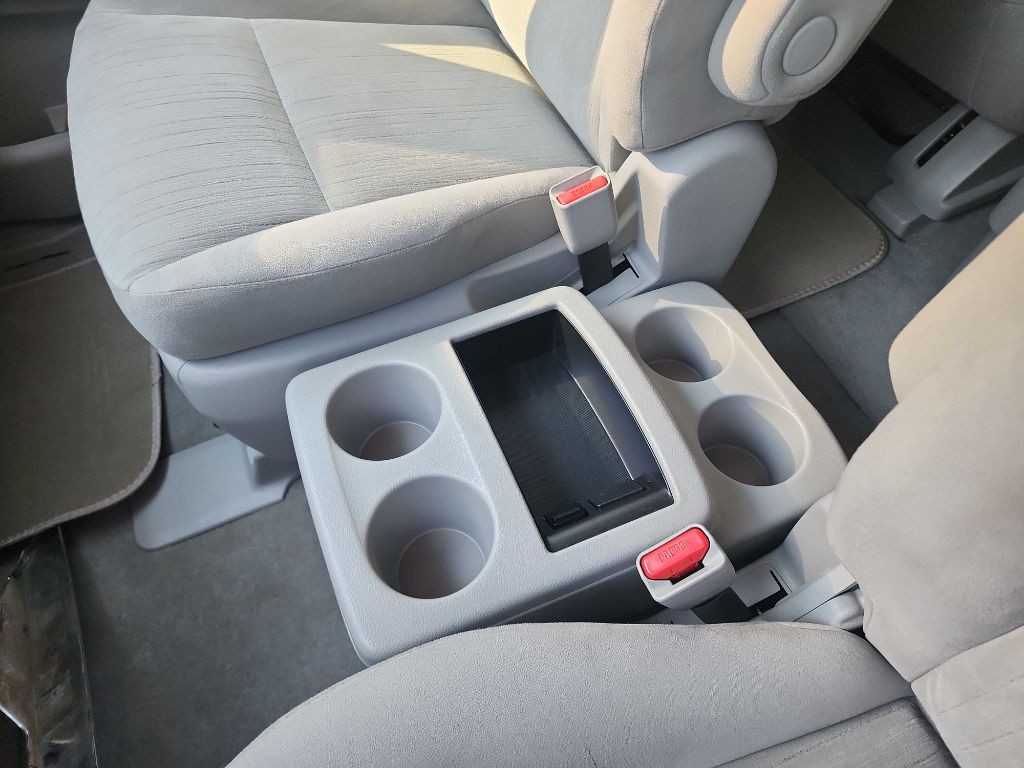 2014 Nissan Quest Image 25
