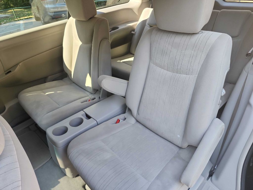 2014 Nissan Quest Image 27