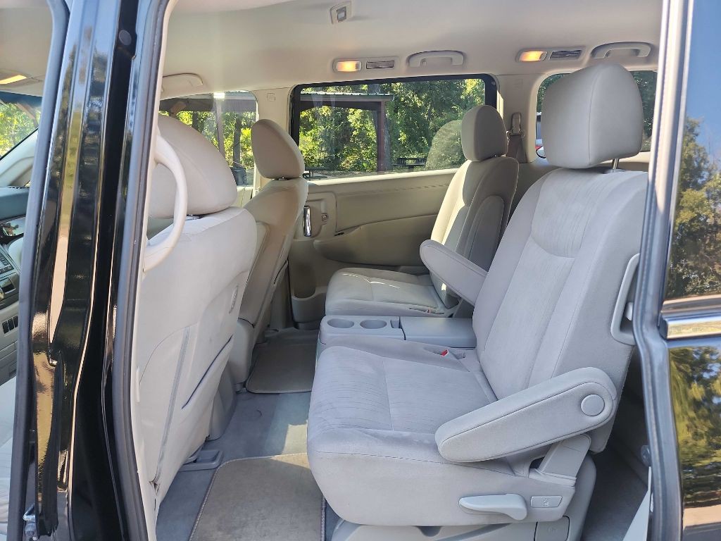 2014 Nissan Quest Image 28