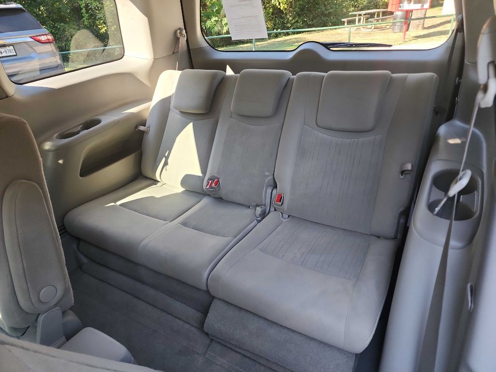 2014 Nissan Quest Image 30