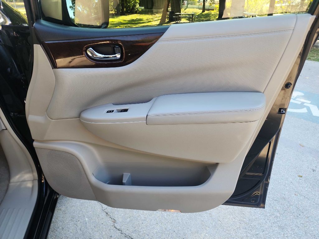 2014 Nissan Quest Image 32
