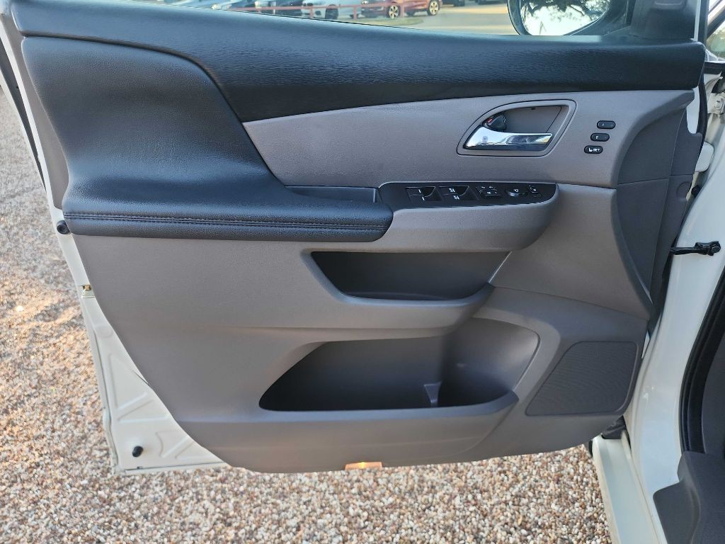 2015 Honda Odyssey Image 13