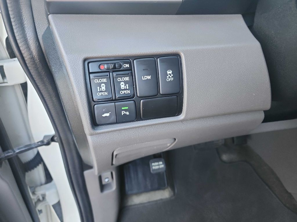 2015 Honda Odyssey Image 17