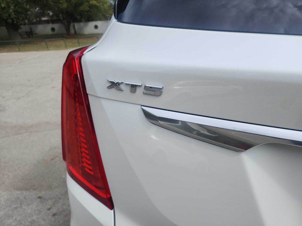 2017 Cadillac XT5 Image 8