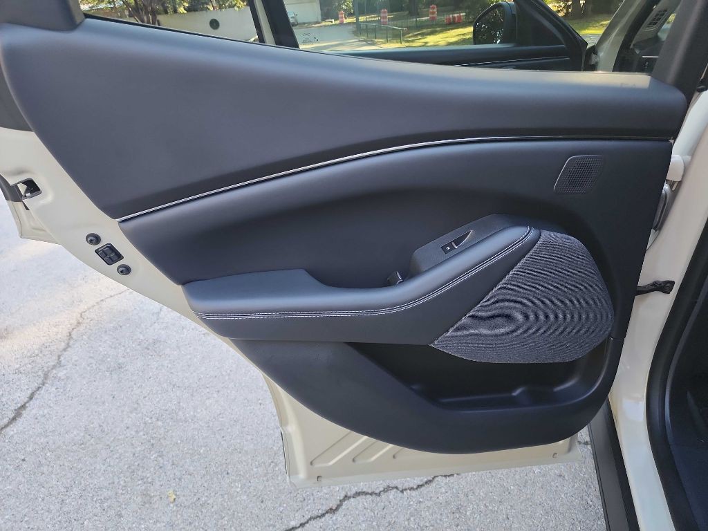 2025 Ford Mustang Image 33